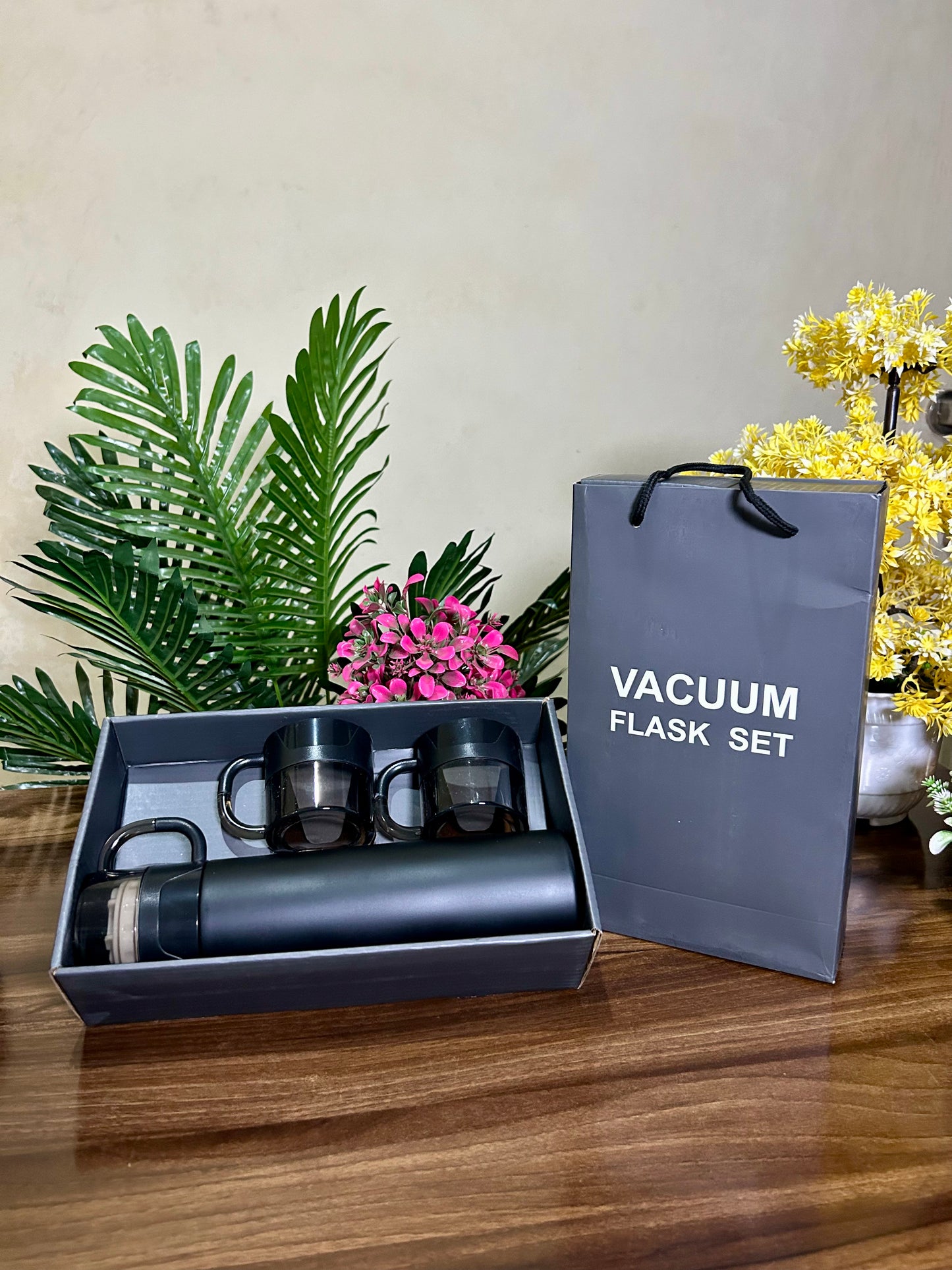 Special Gifting Stainless Steel Vacuum Flask Set With 2 Cups - 500ml